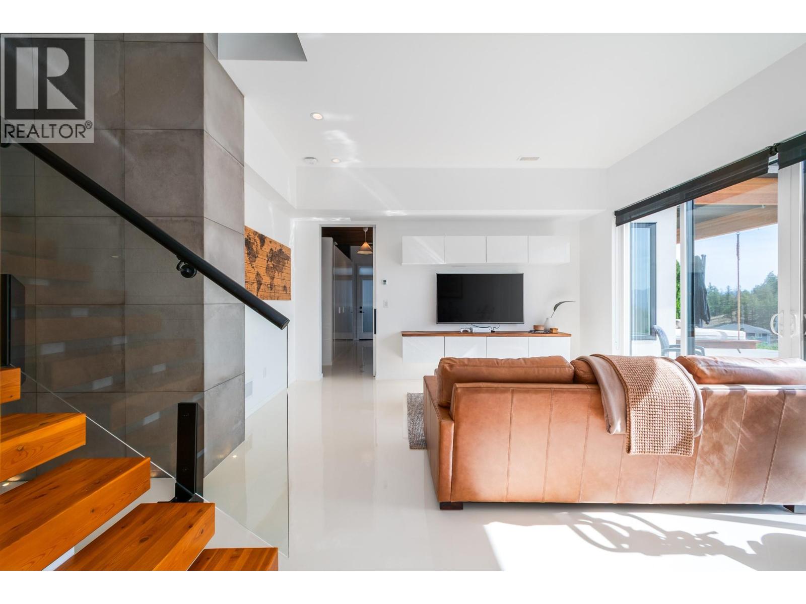2559 Crown Crest Drive