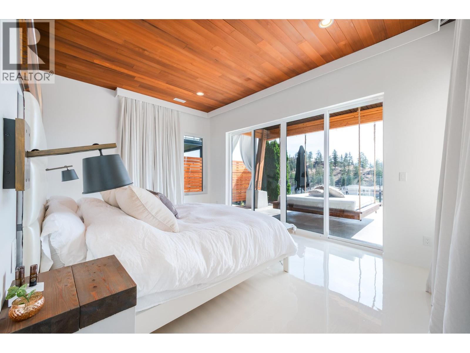 2559 Crown Crest Drive
