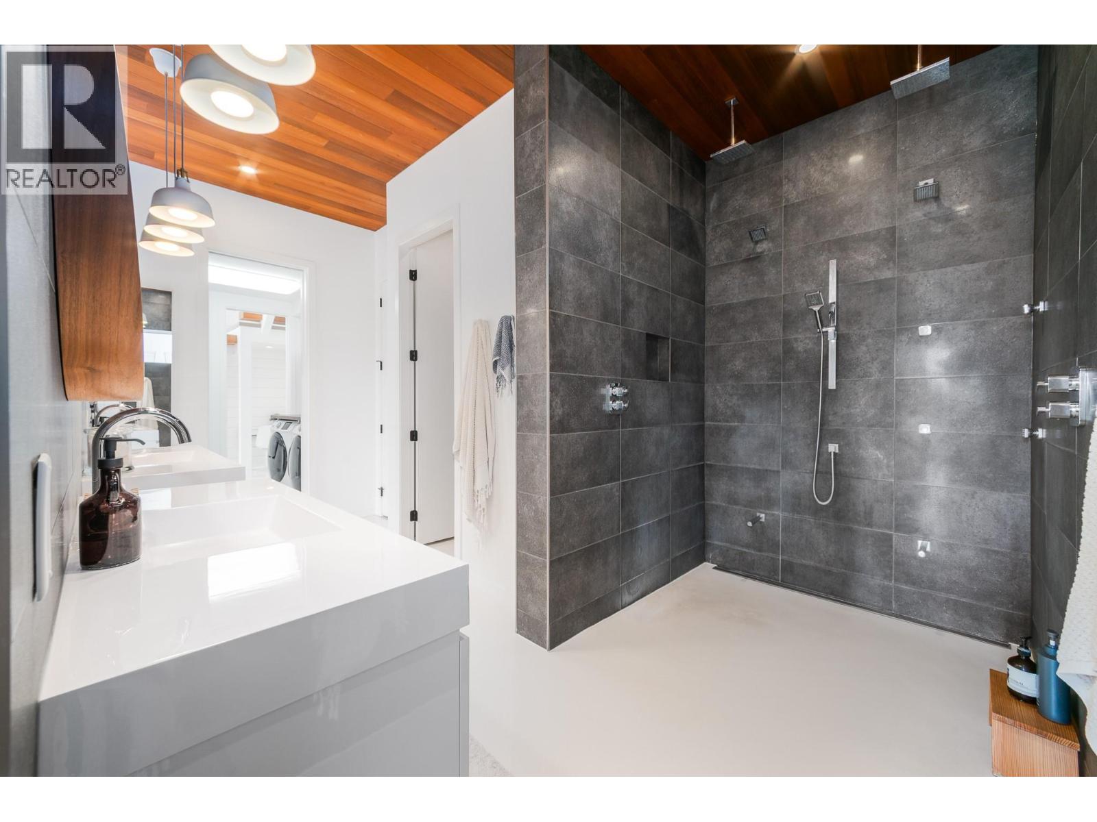 2559 Crown Crest Drive