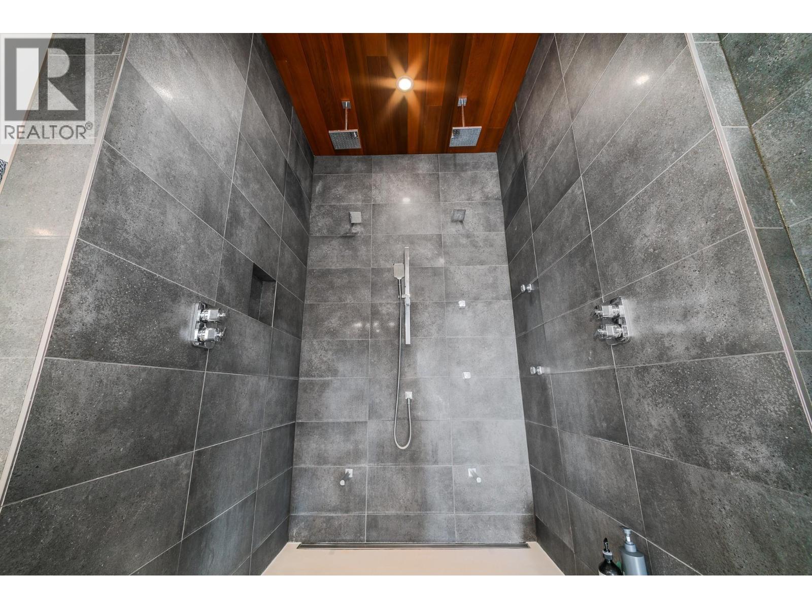 2559 Crown Crest Drive