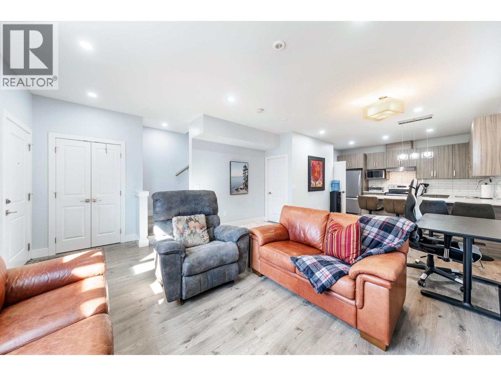 825 Cadder Avenue Unit# 4