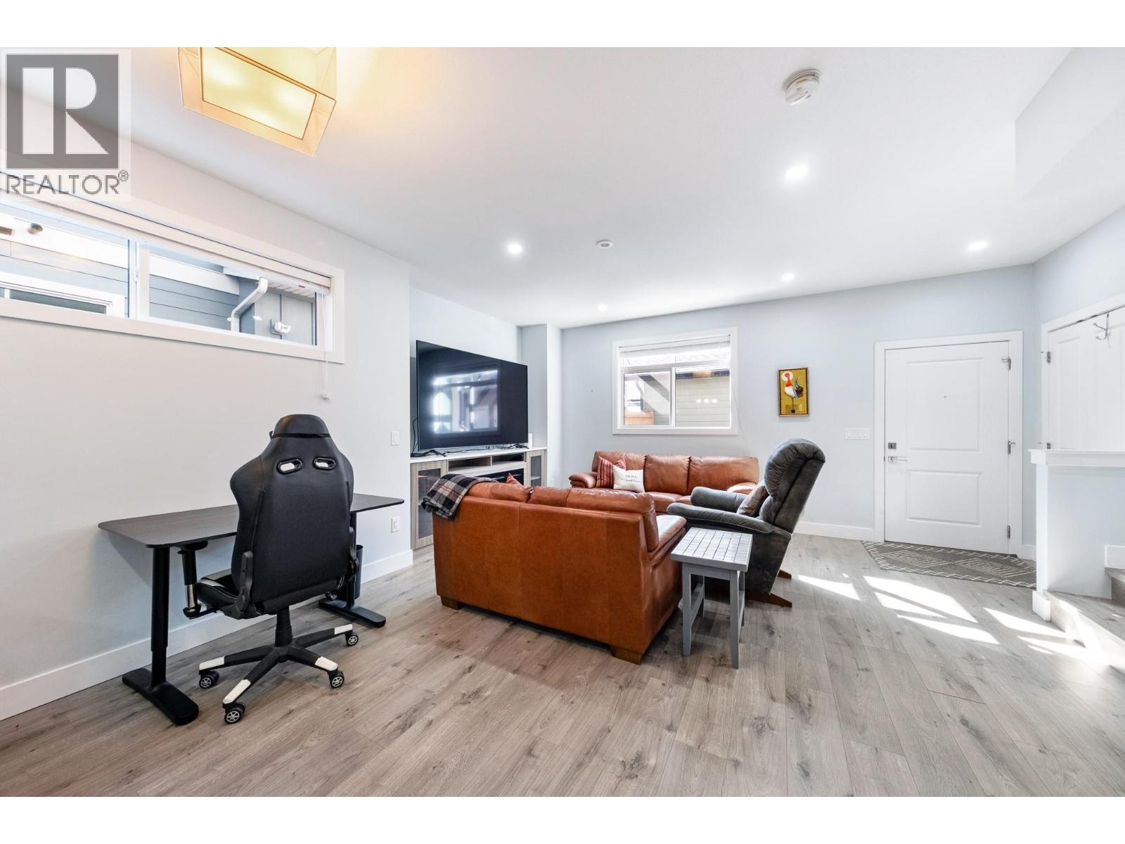 825 Cadder Avenue Unit# 4