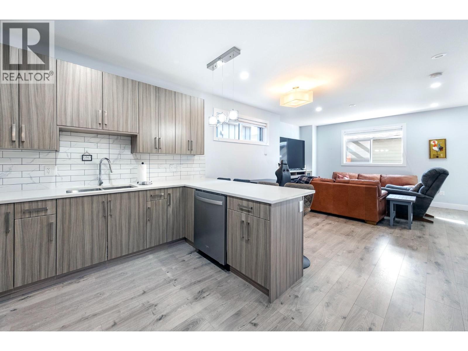 825 Cadder Avenue Unit# 4