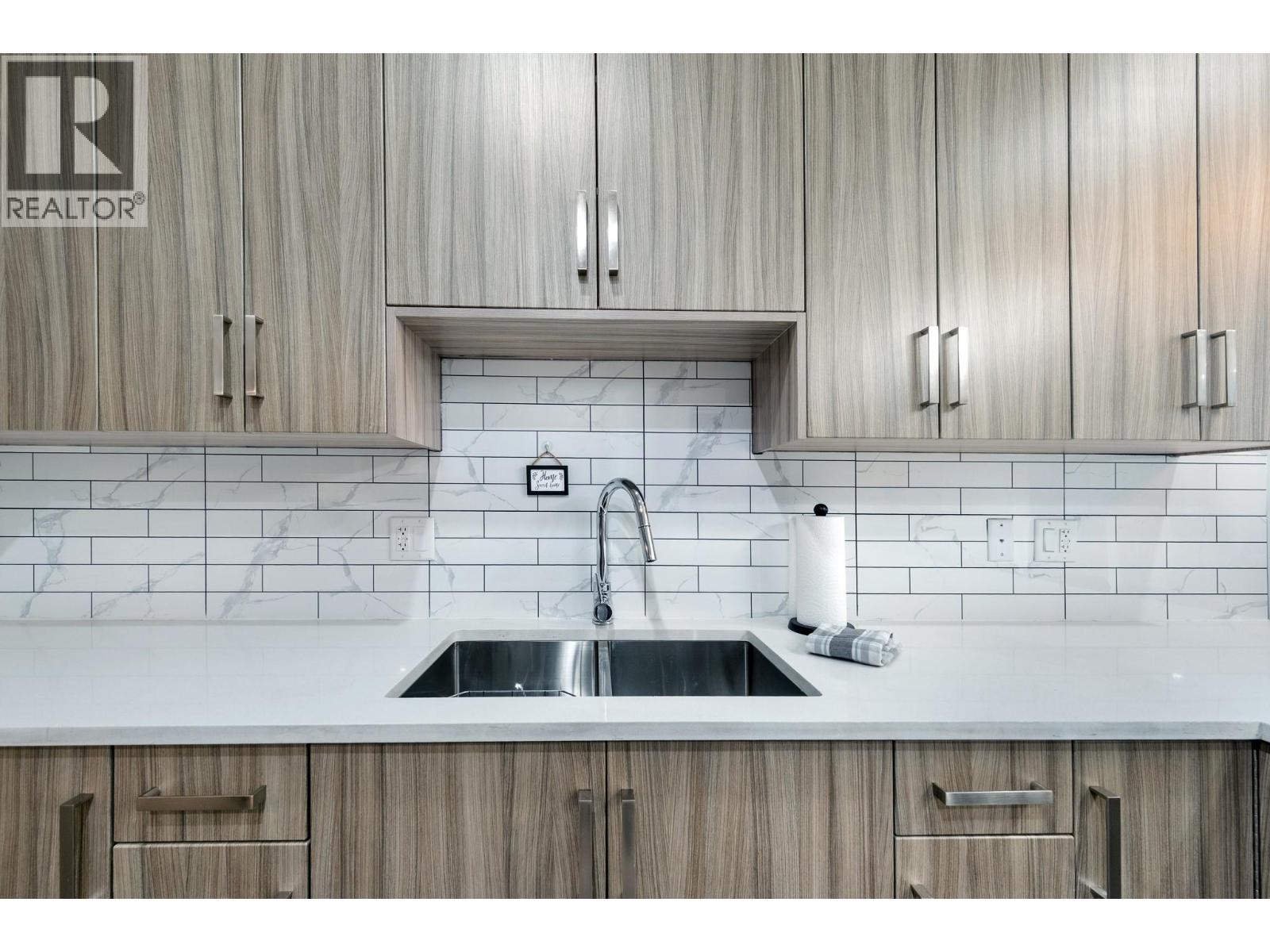 825 Cadder Avenue Unit# 4