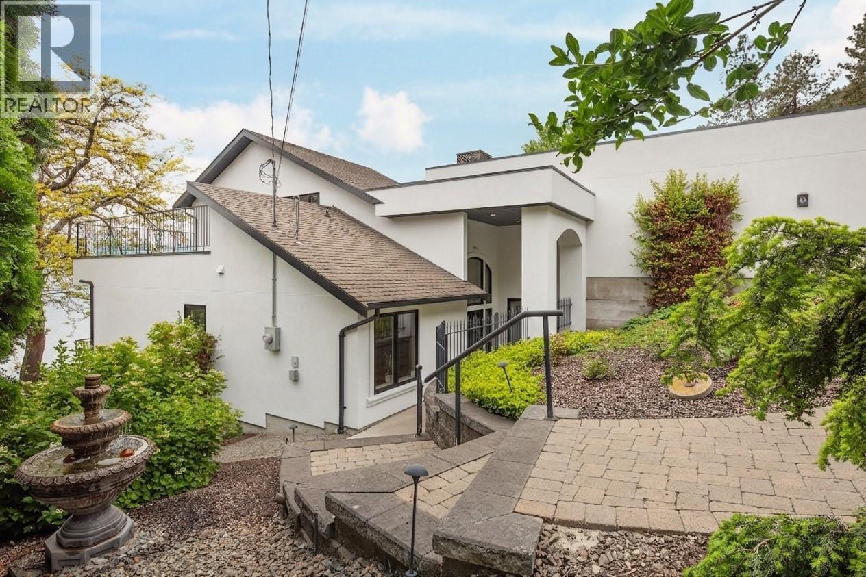 683 Westside Road S