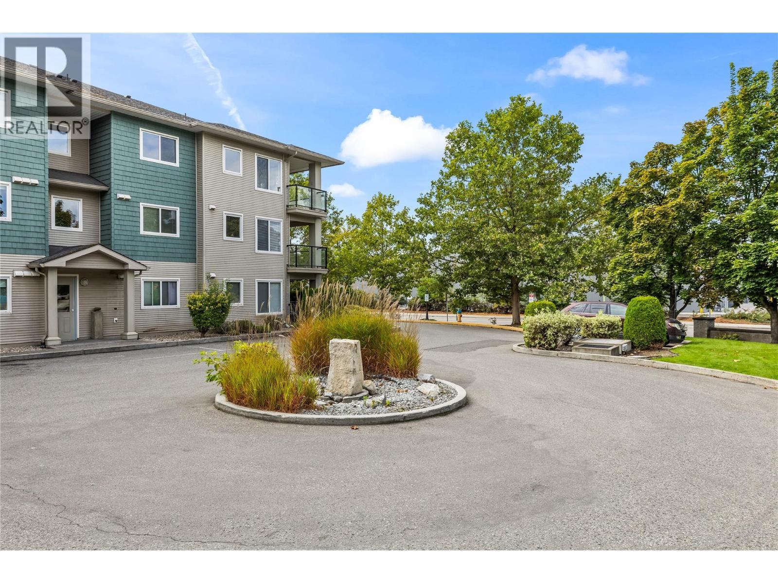135 Ziprick Road Unit# 302
