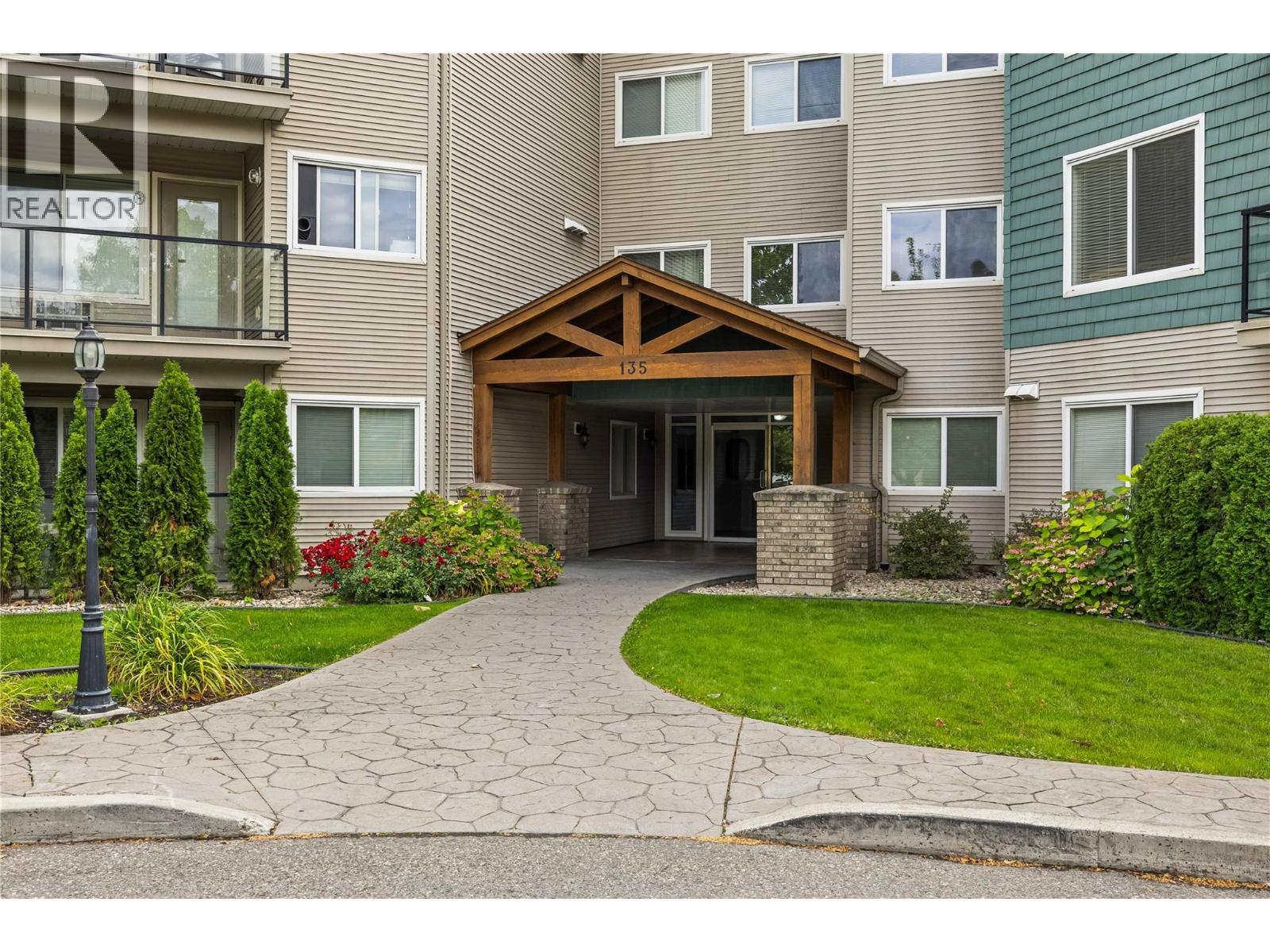 135 Ziprick Road Unit# 302