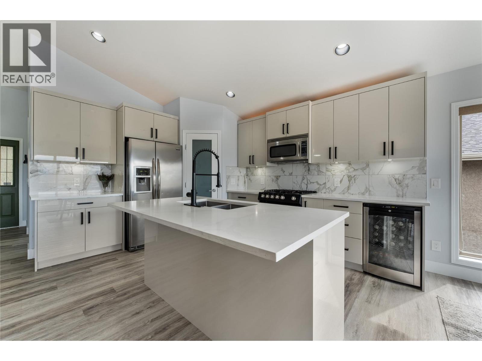 3516 Camelback Drive