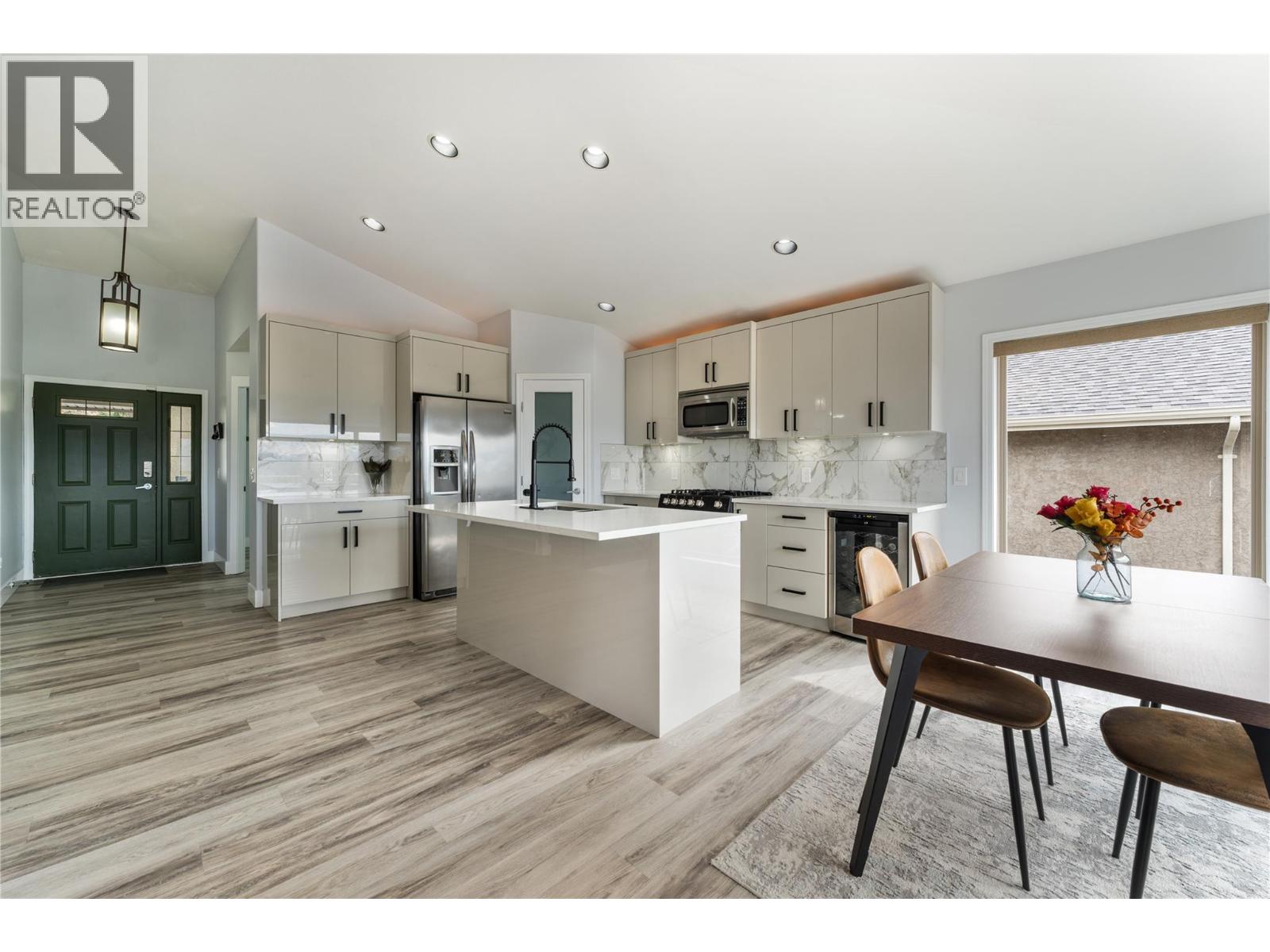3516 Camelback Drive