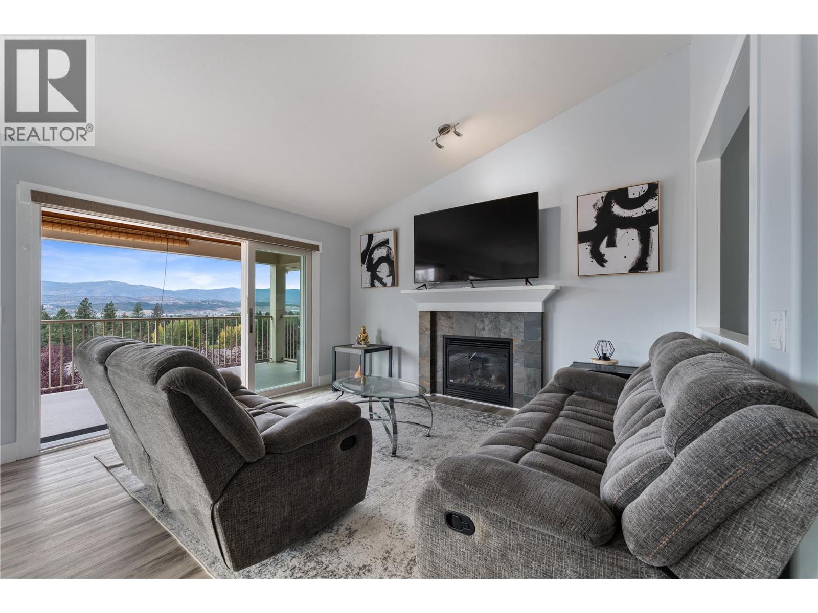 3516 Camelback Drive