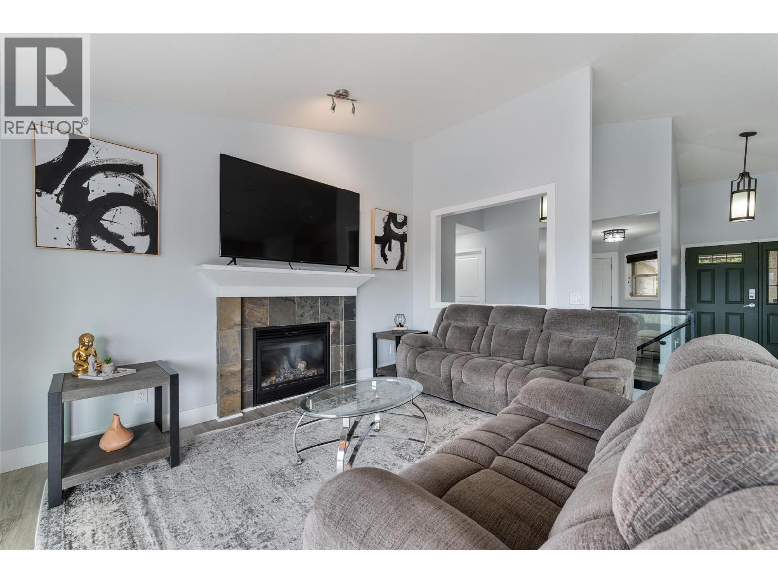 3516 Camelback Drive