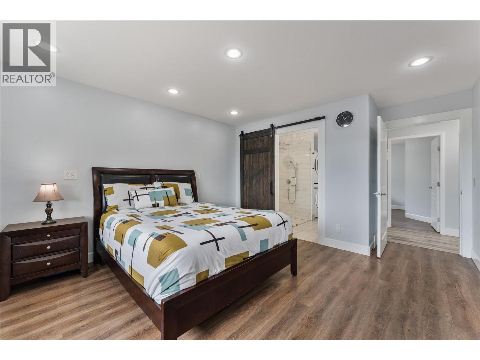 3516 Camelback Drive