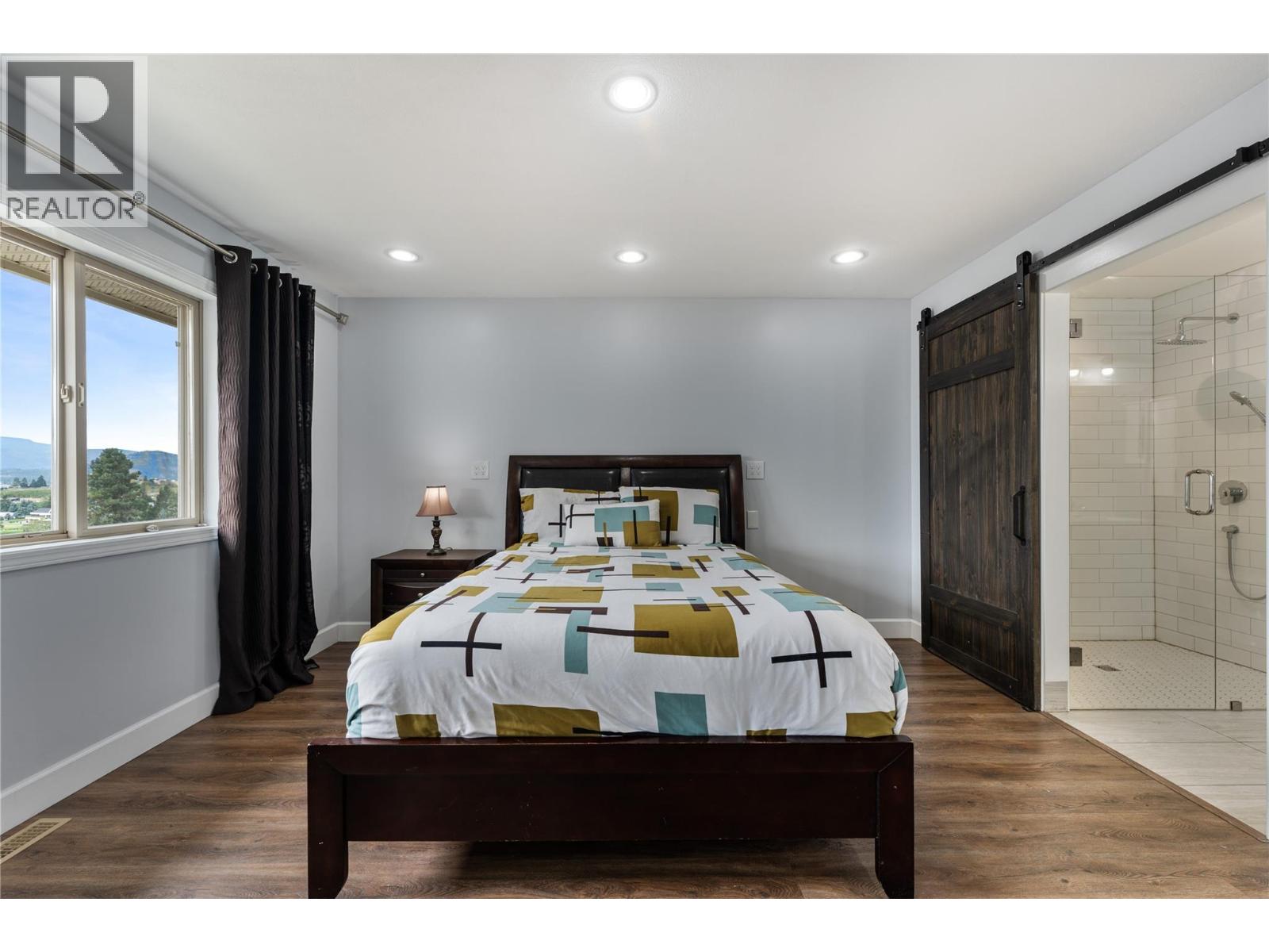 3516 Camelback Drive
