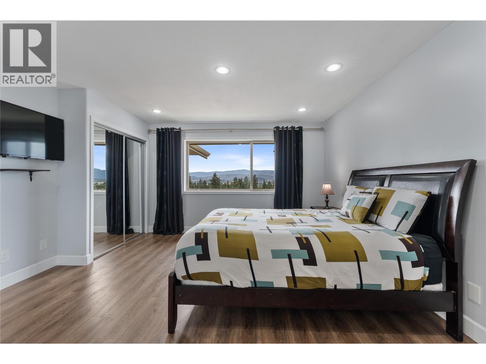 3516 Camelback Drive