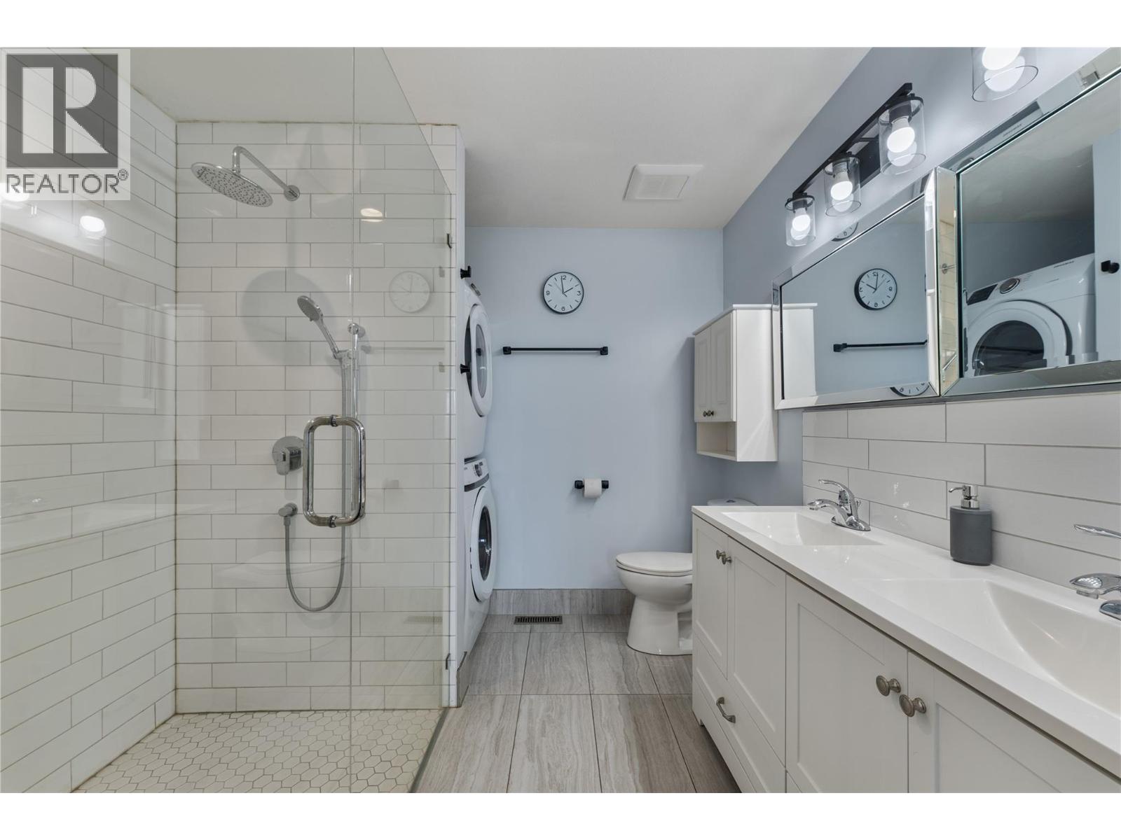 3516 Camelback Drive