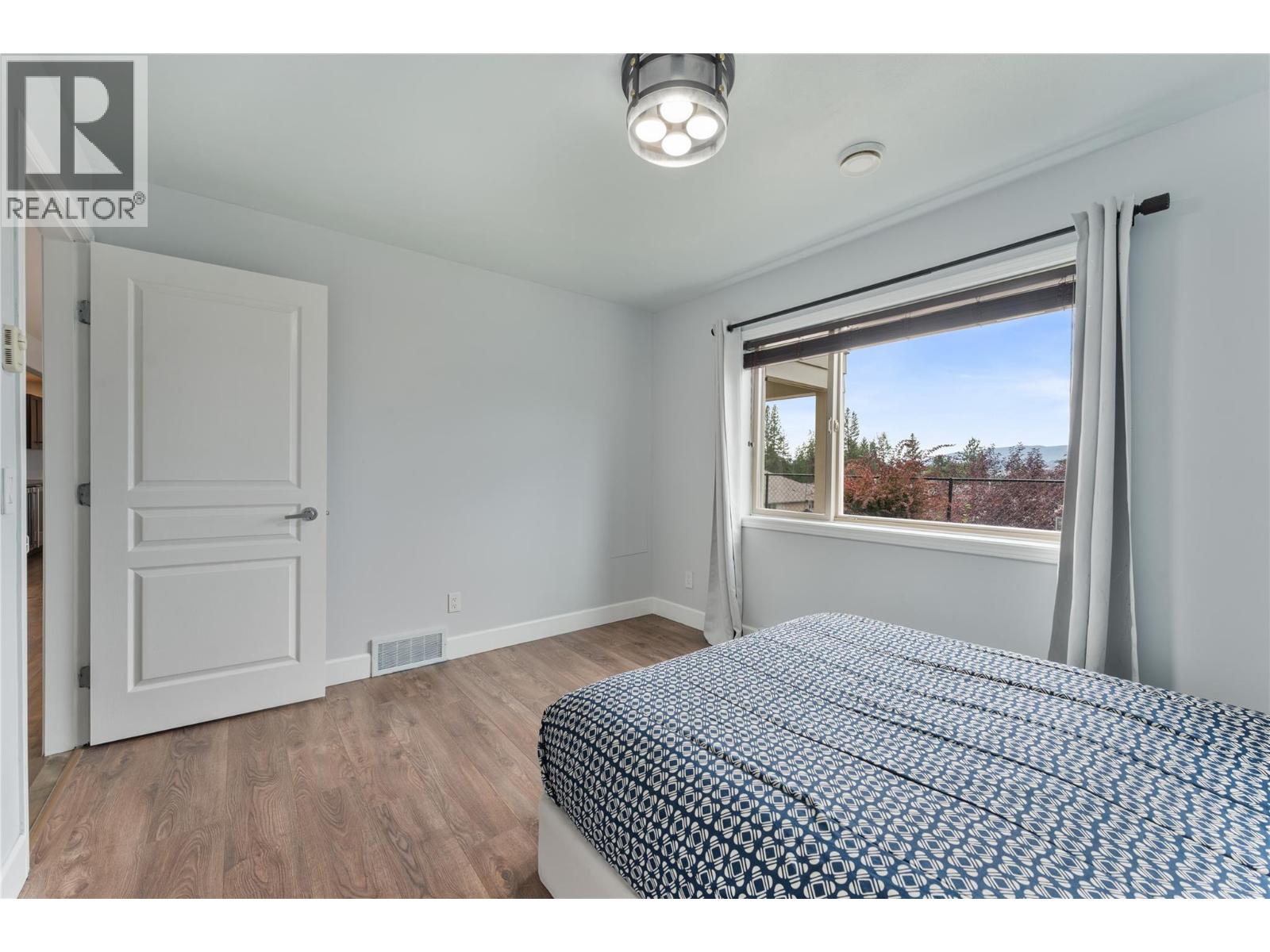3516 Camelback Drive