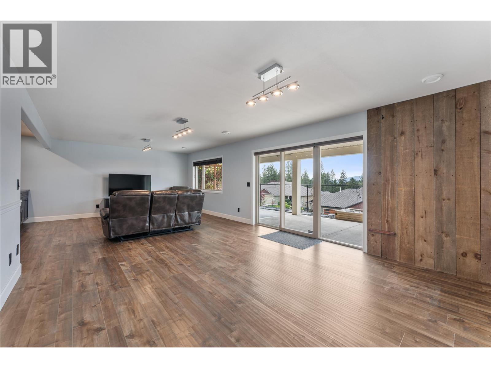 3516 Camelback Drive