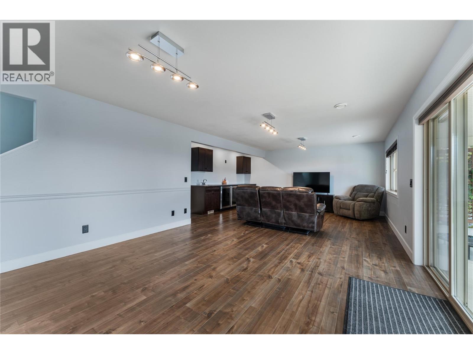 3516 Camelback Drive