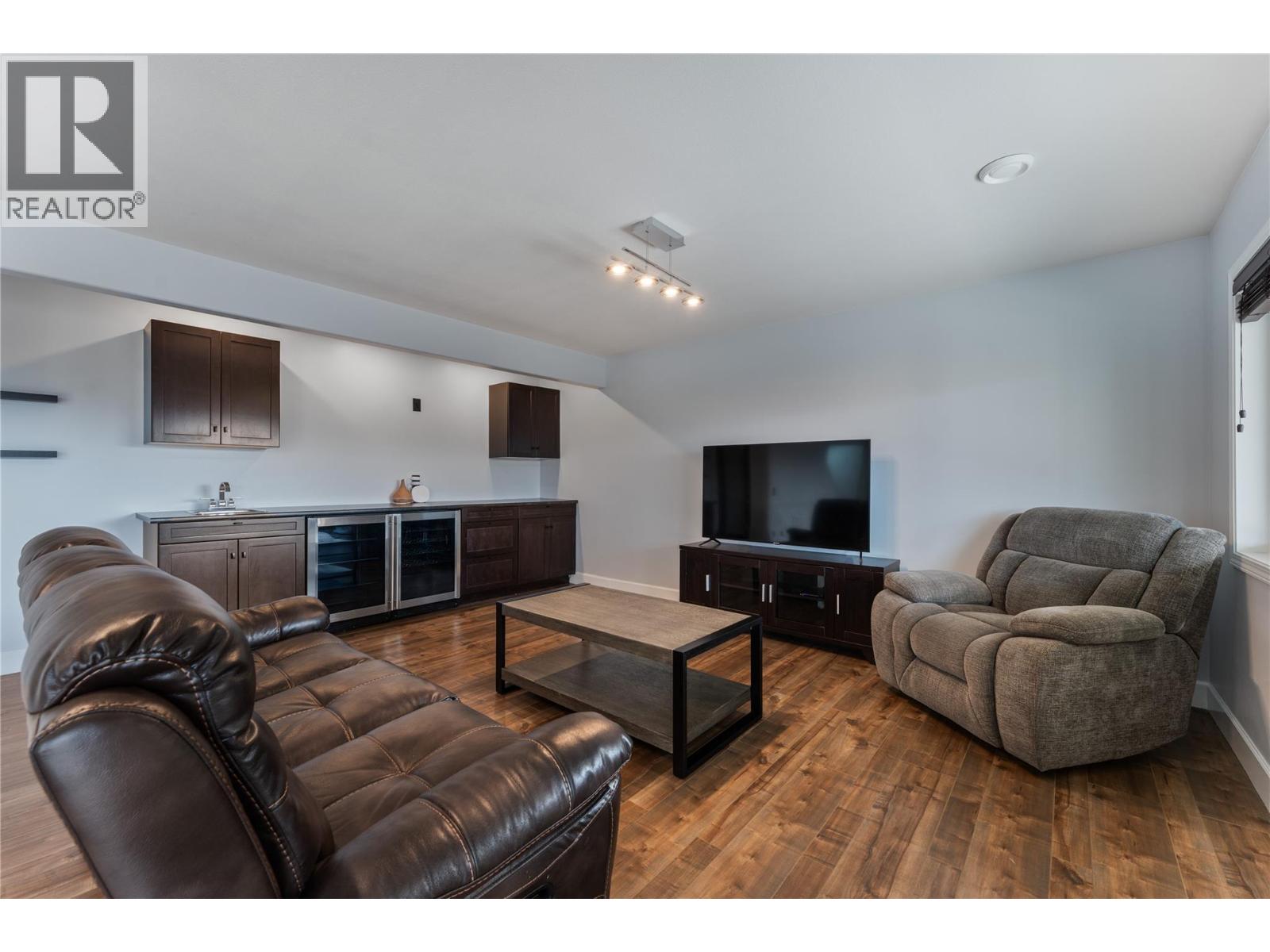 3516 Camelback Drive