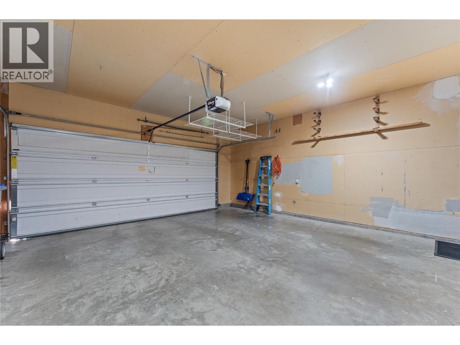 3516 Camelback Drive