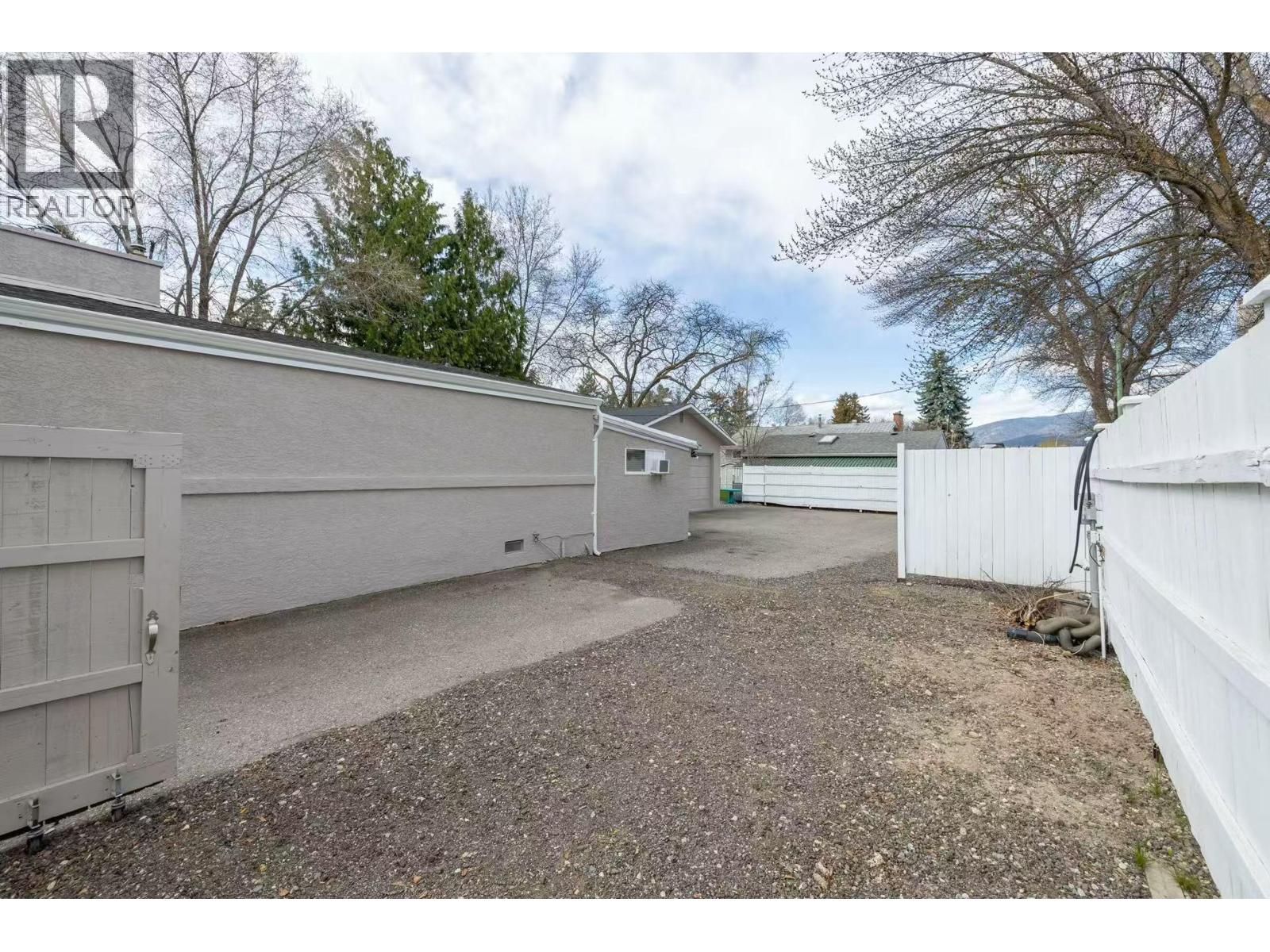 1201 Kelglen Crescent