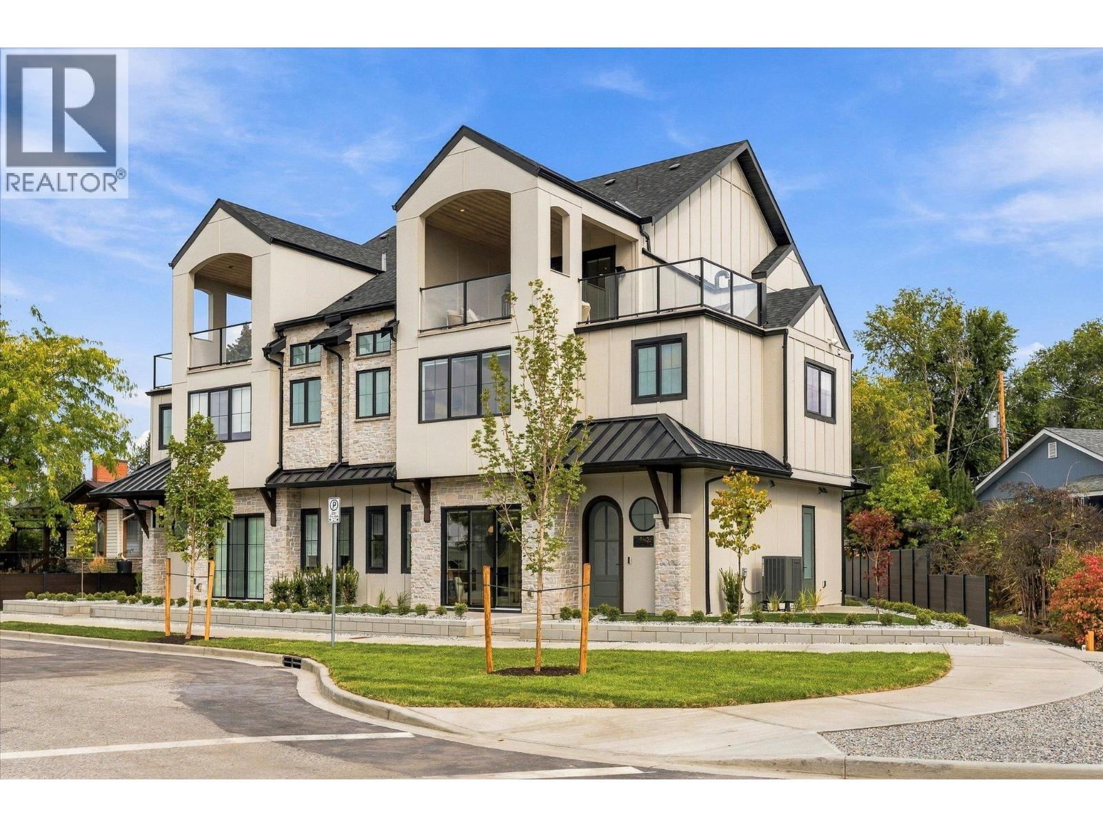 2435 Taylor Crescent Unit# 4