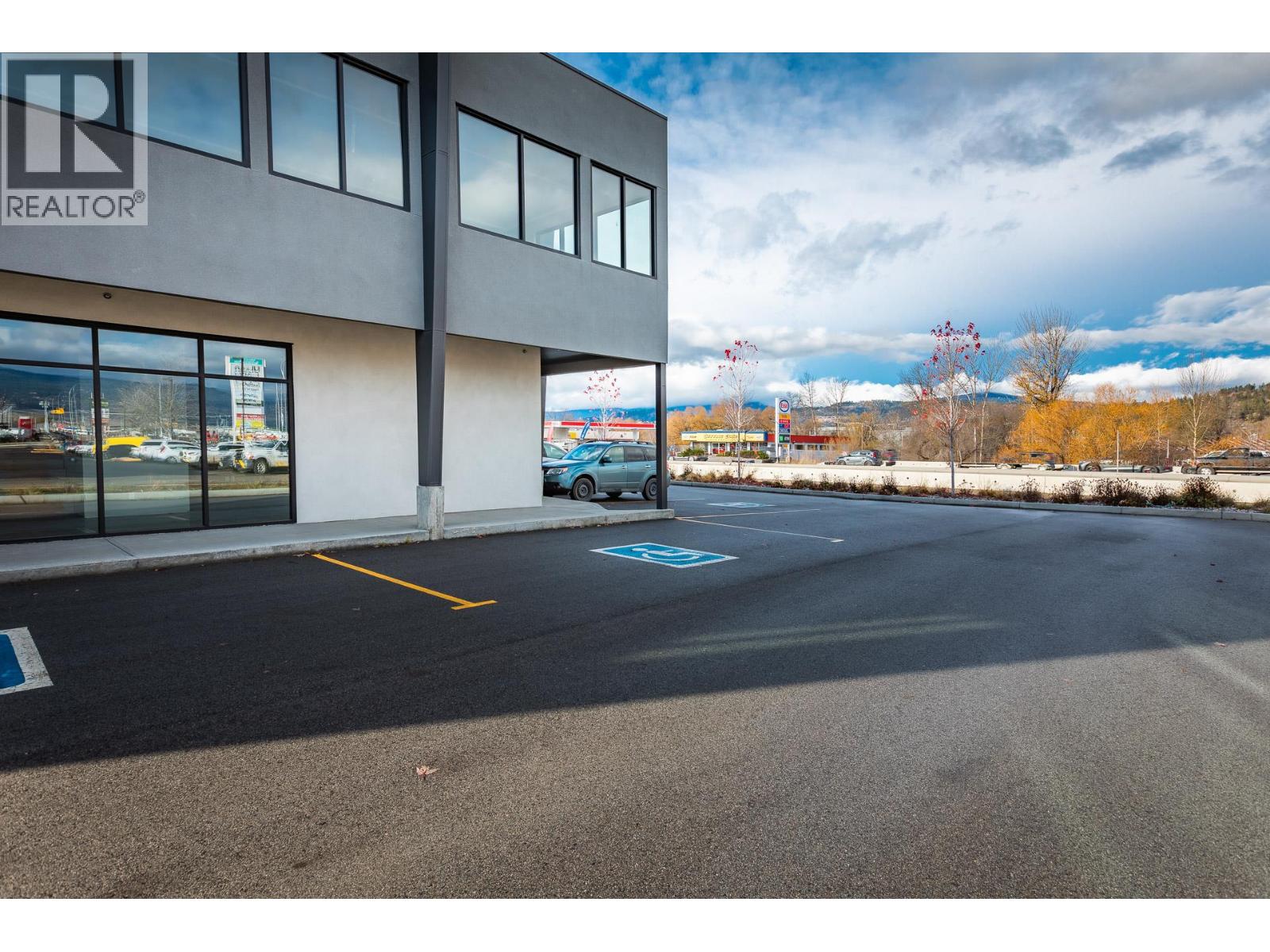 1990 Landsdowne Place Unit# 4