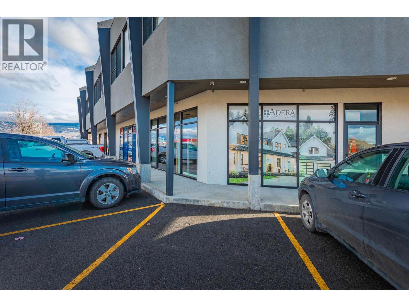 1990 Landsdowne Place Unit# 4