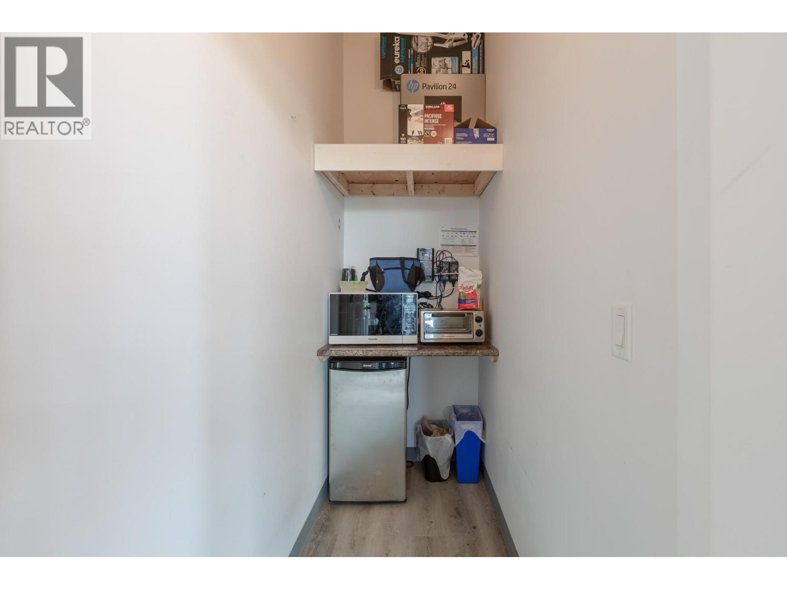 1990 Landsdowne Place Unit# 4