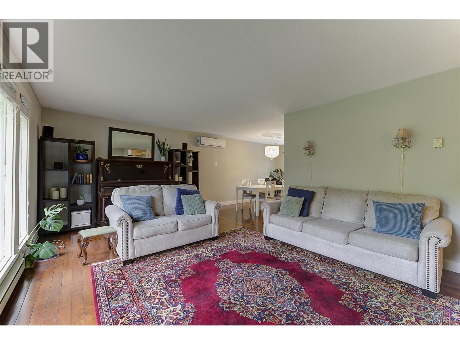 1859-1861 Mountain Avenue