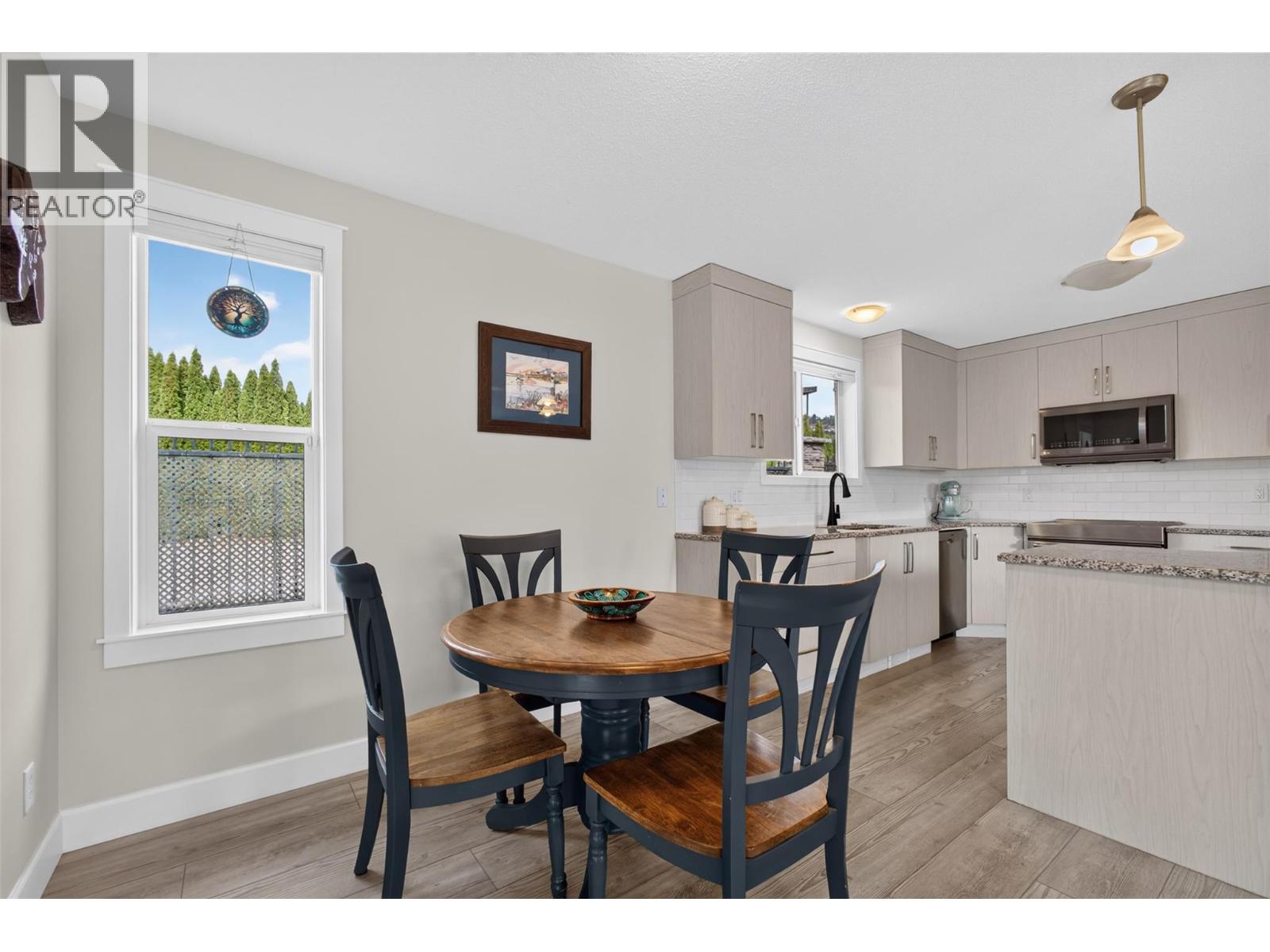 3493 Oak Crescent