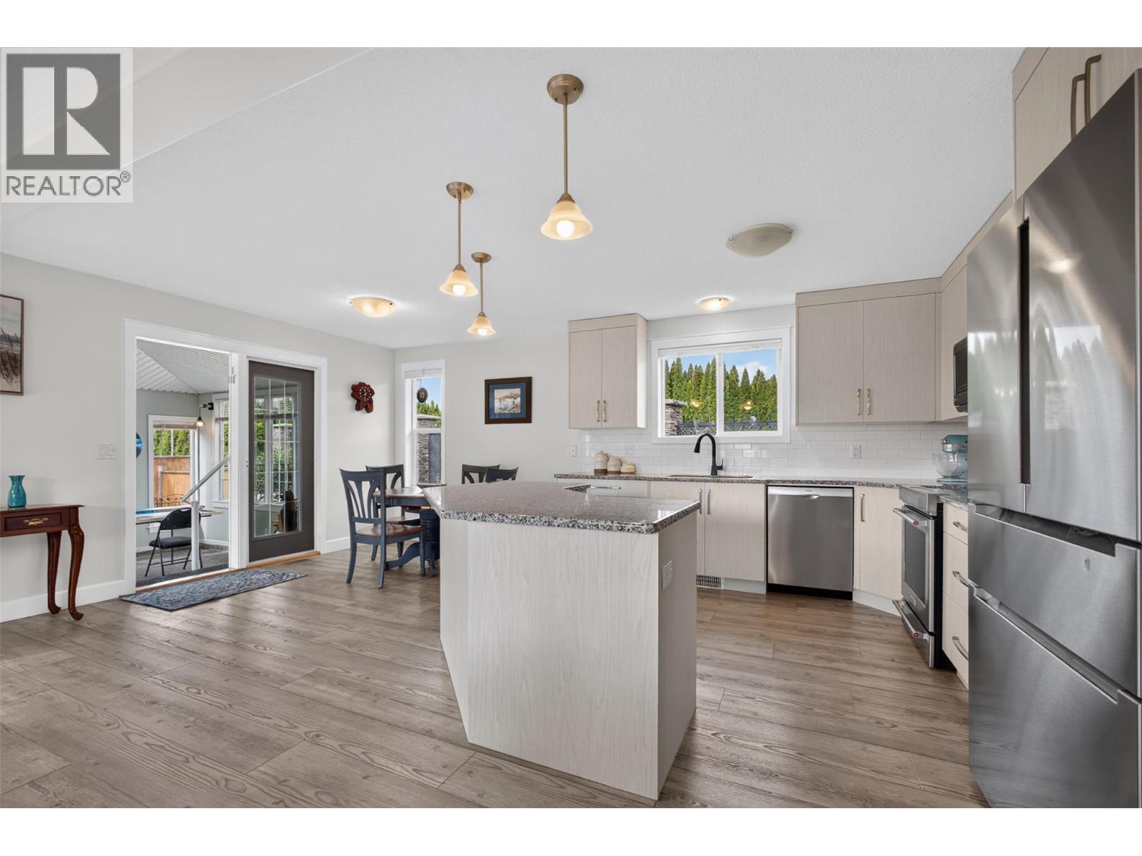 3493 Oak Crescent
