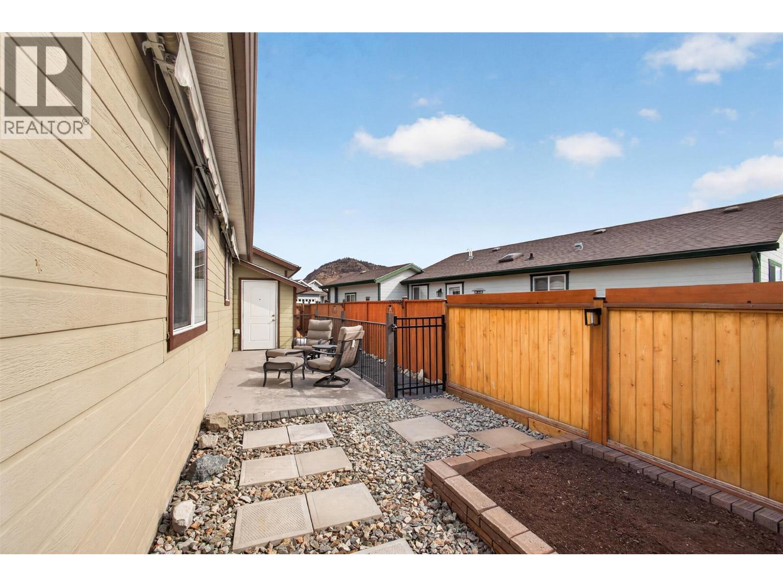 3493 Oak Crescent