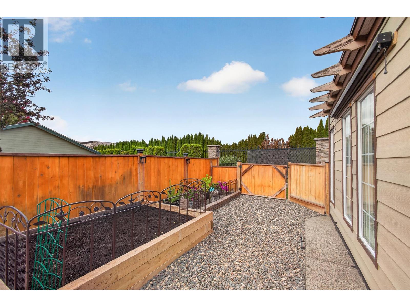 3493 Oak Crescent