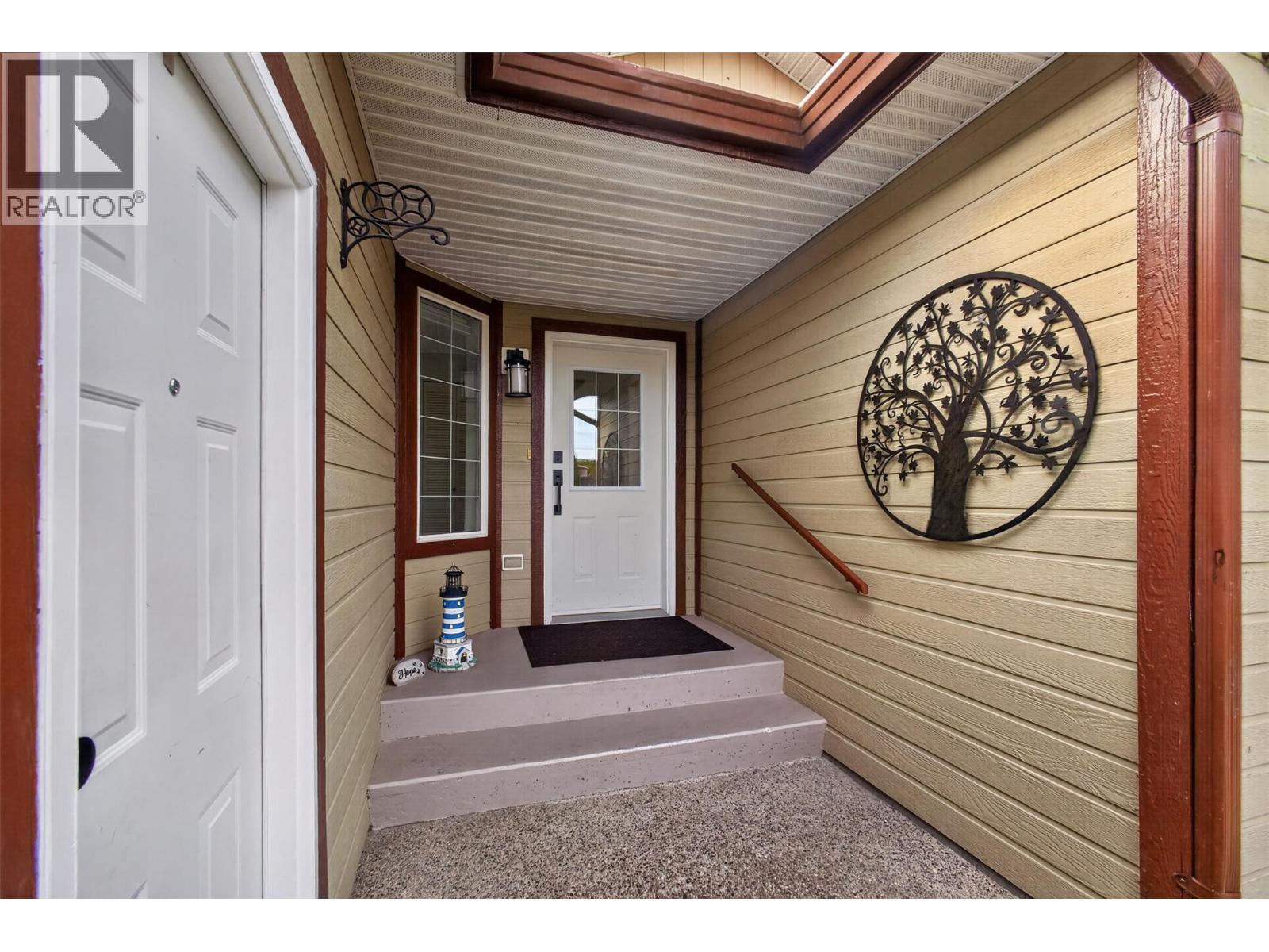 3493 Oak Crescent