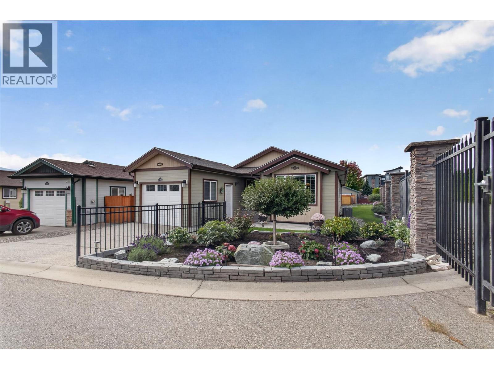 3493 Oak Crescent