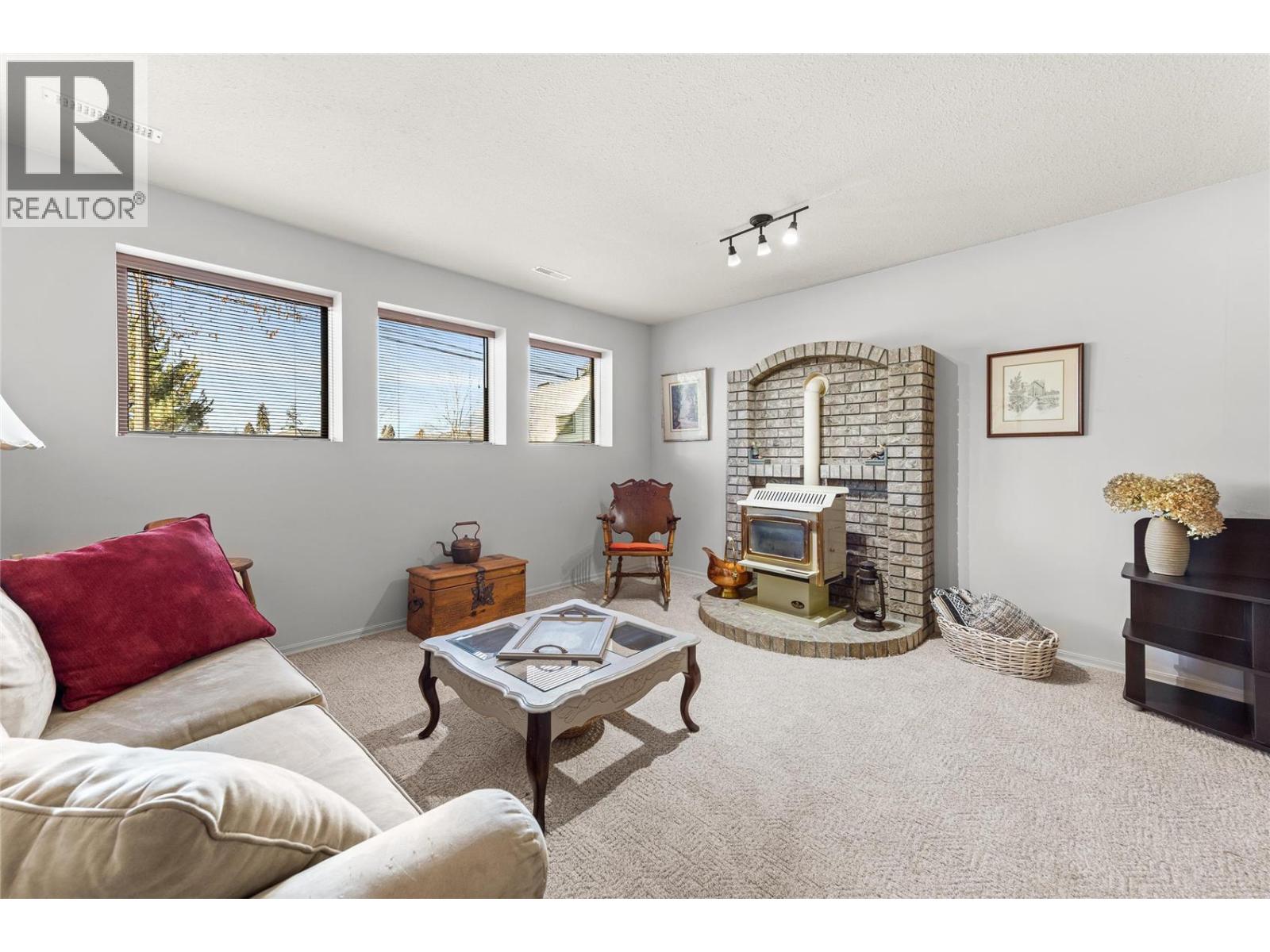 4477 Gordon Drive