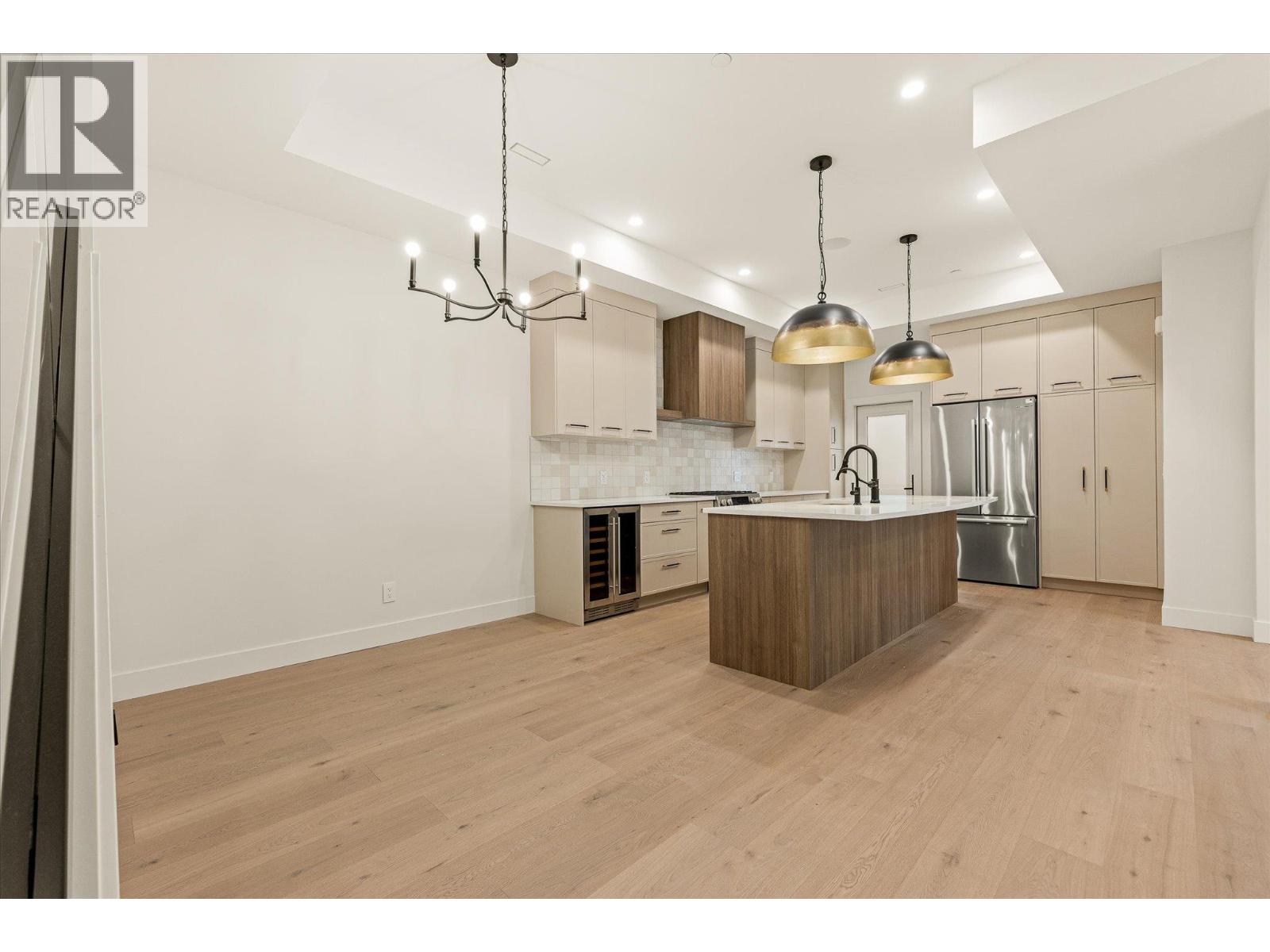 2435 Taylor Crescent Unit# 4