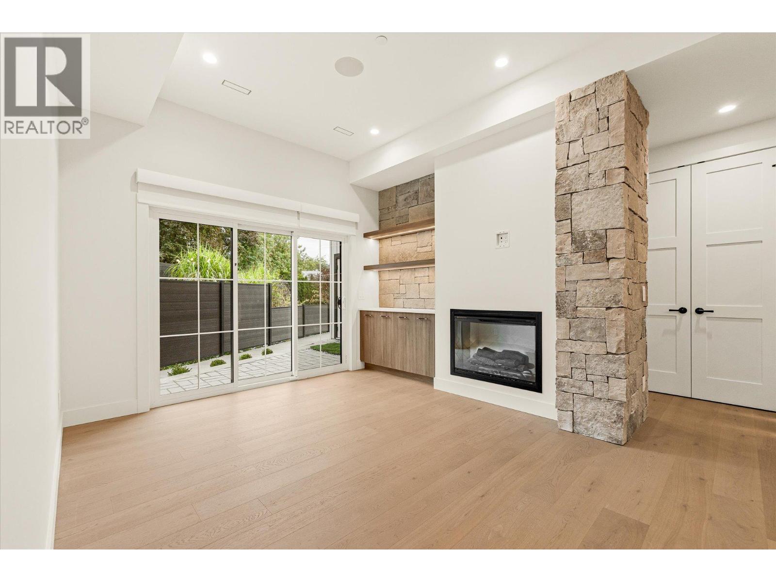 2435 Taylor Crescent Unit# 4