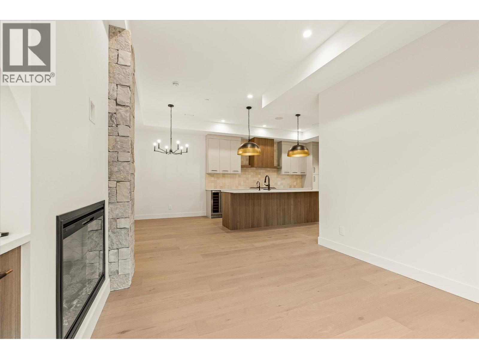 2435 Taylor Crescent Unit# 4