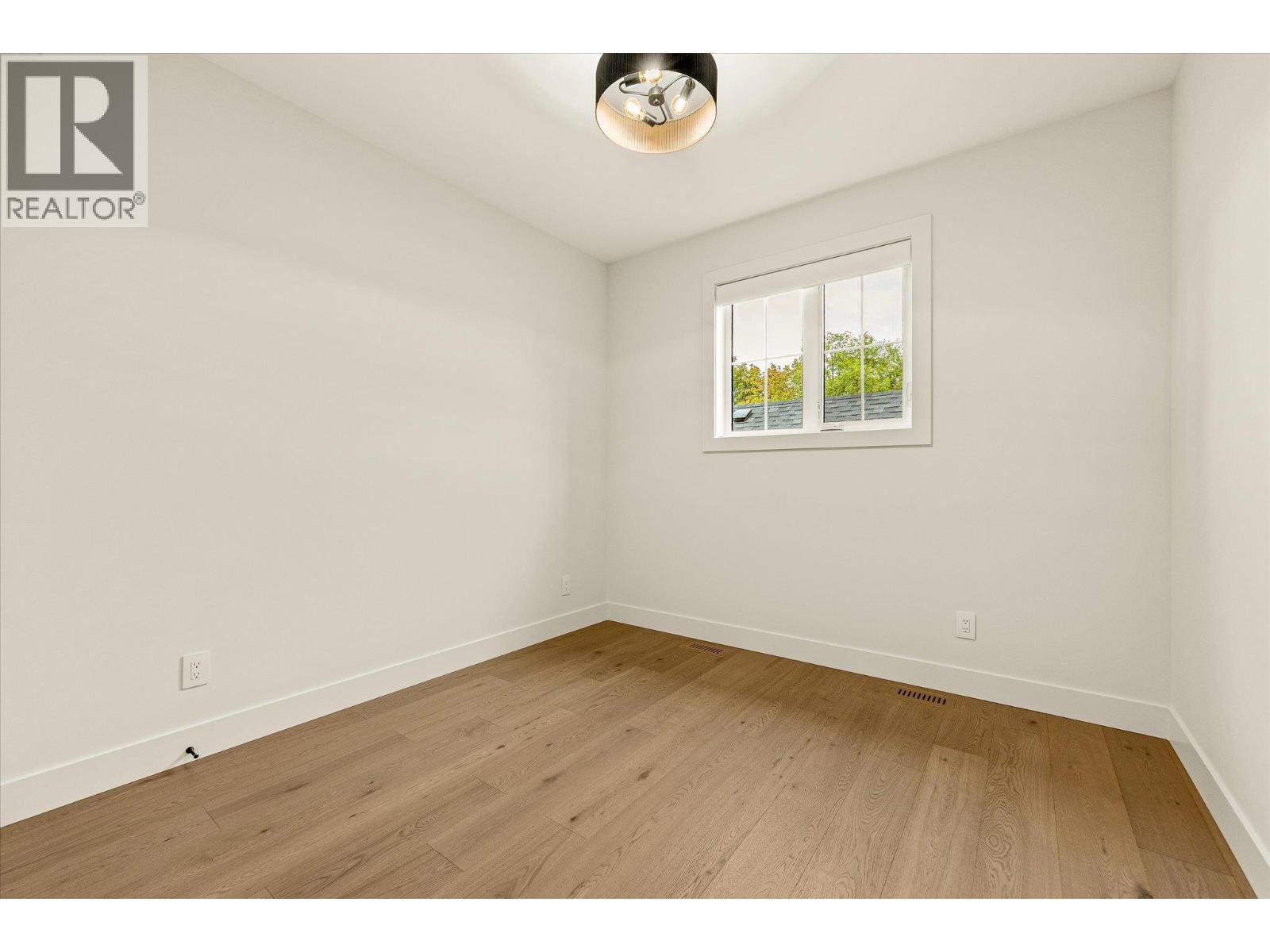 2435 Taylor Crescent Unit# 4