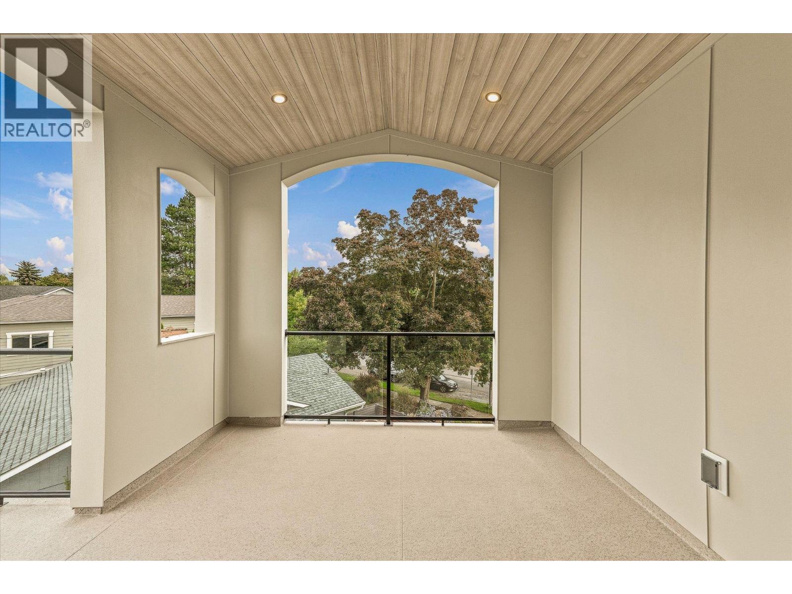 2435 Taylor Crescent Unit# 4