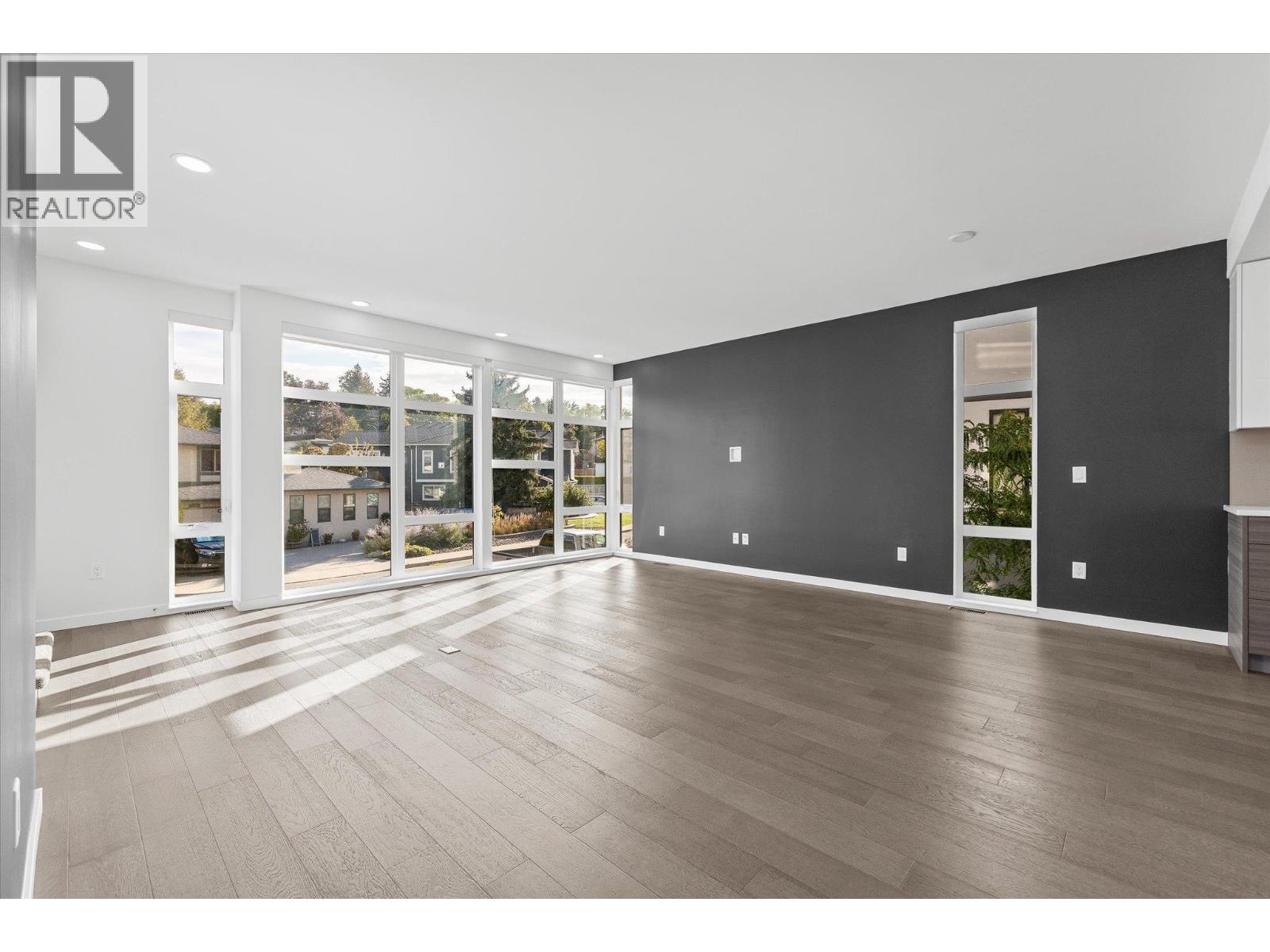 1515 Highland Drive N Unit# 37