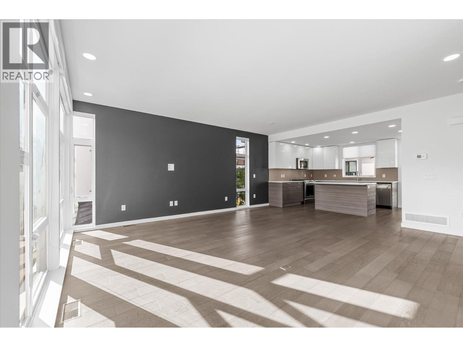1515 Highland Drive N Unit# 37