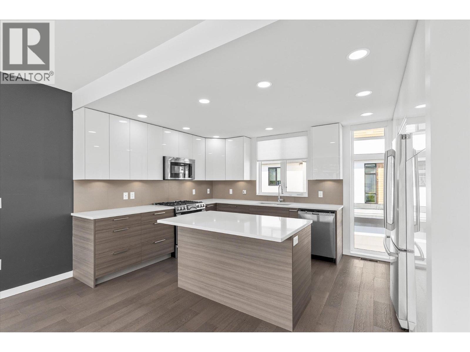 1515 Highland Drive N Unit# 37