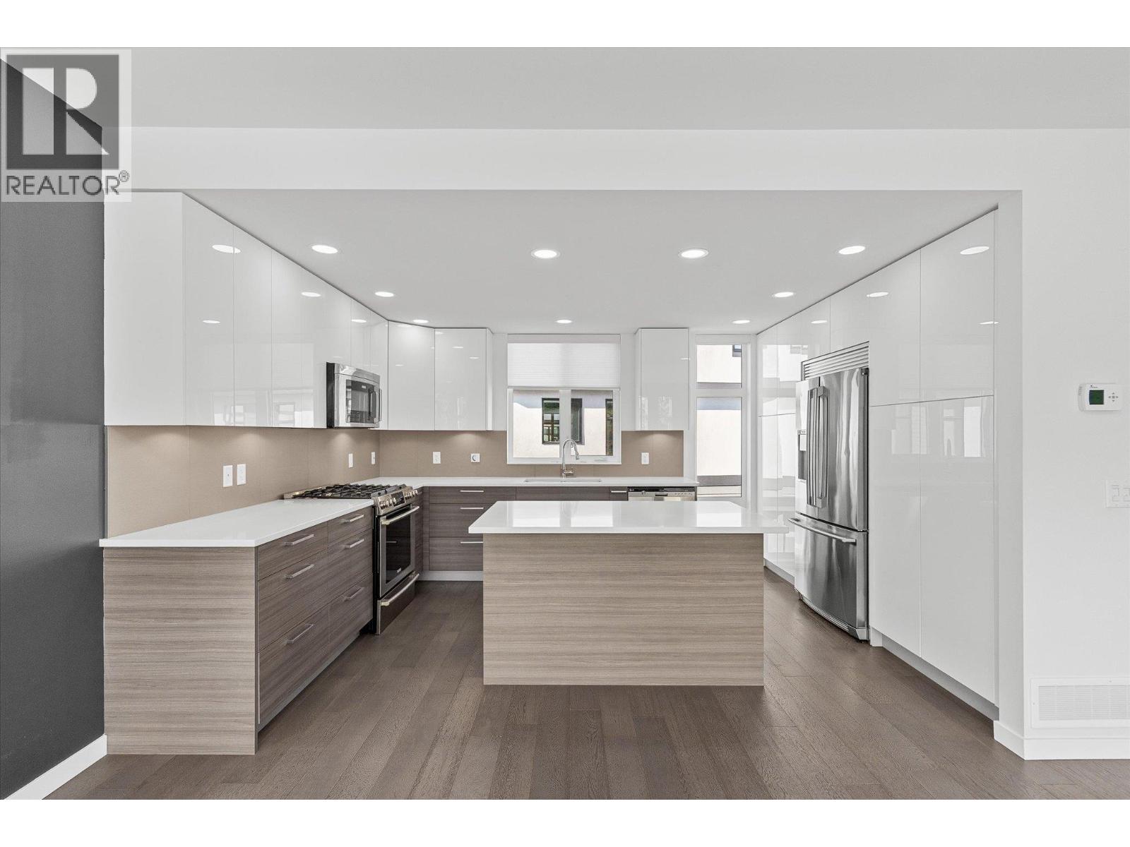1515 Highland Drive N Unit# 37