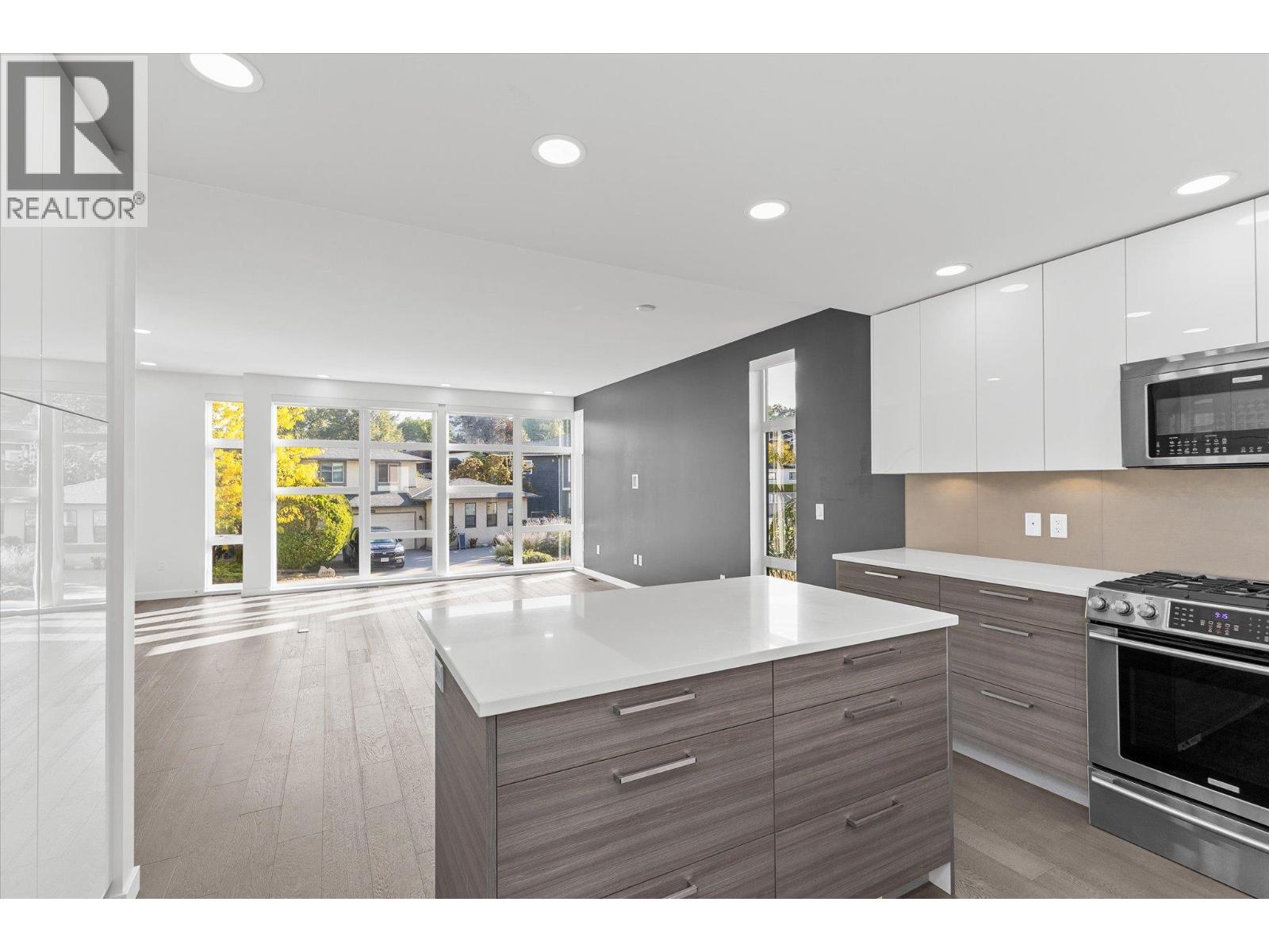 1515 Highland Drive N Unit# 37