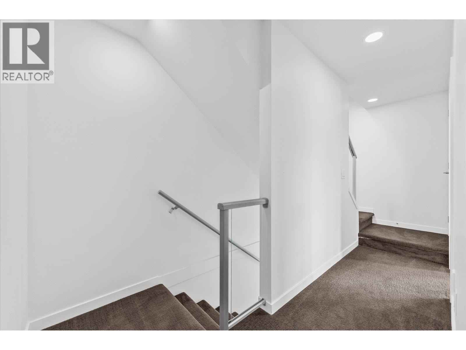 1515 Highland Drive N Unit# 37