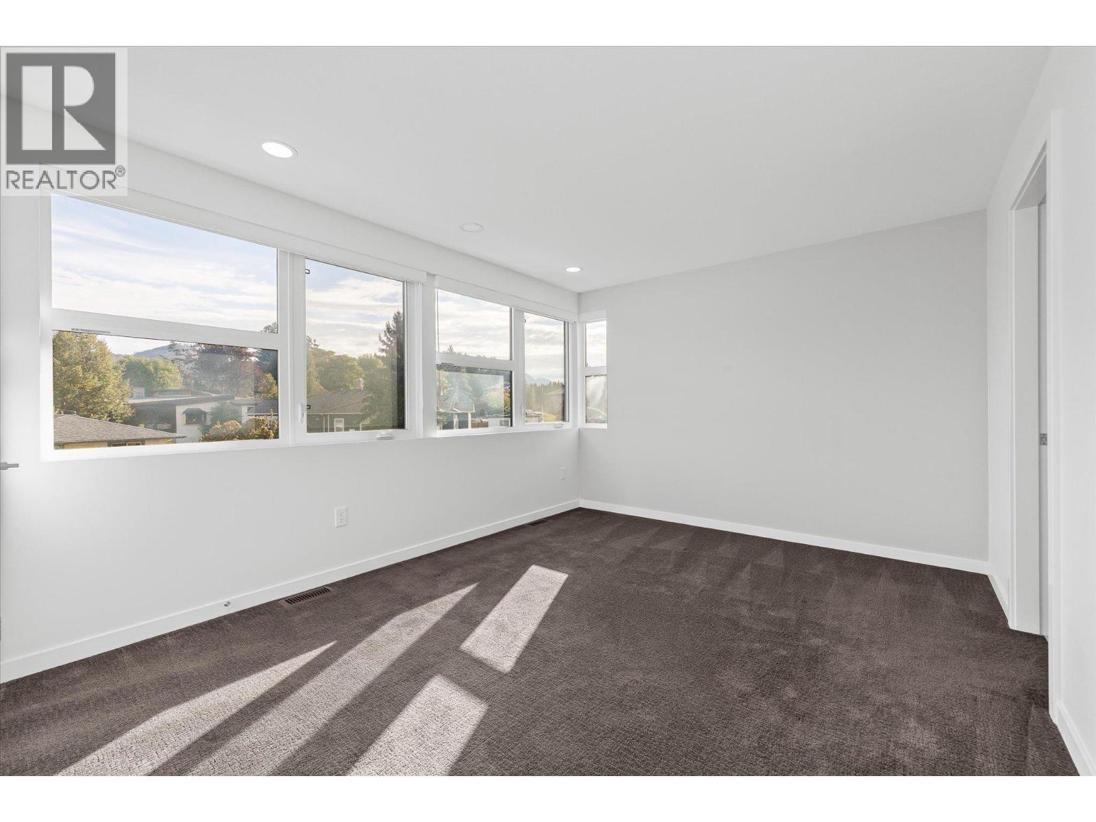 1515 Highland Drive N Unit# 37