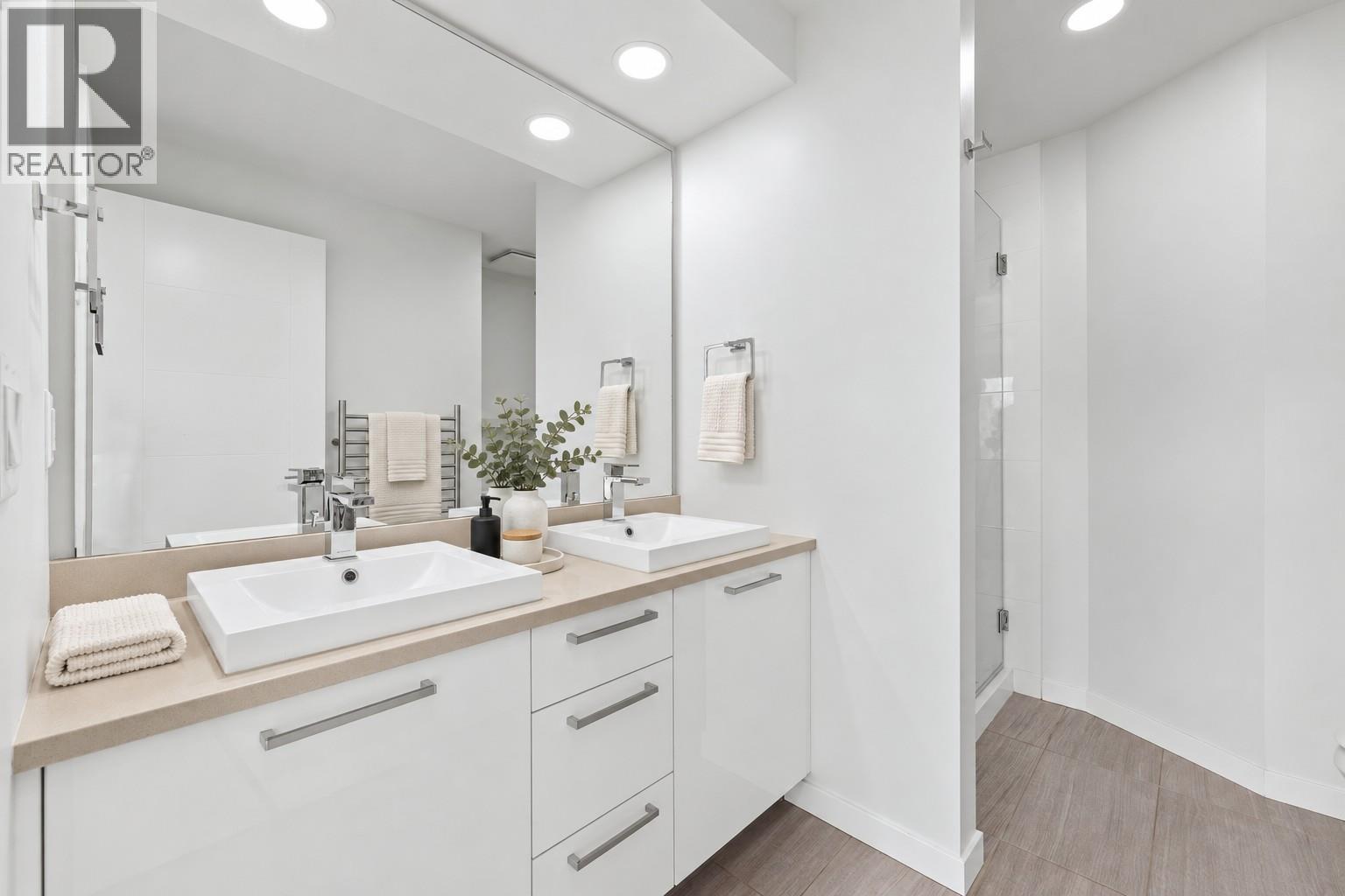 1515 Highland Drive N Unit# 37